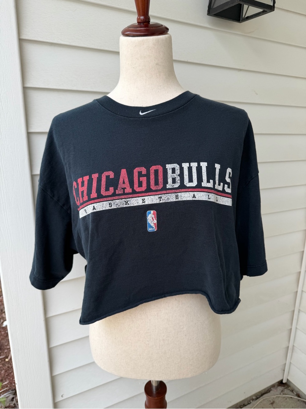 Vintage 90s Nike Center Swoosh Chicago Bulls
Cropped Tee Faded Size L